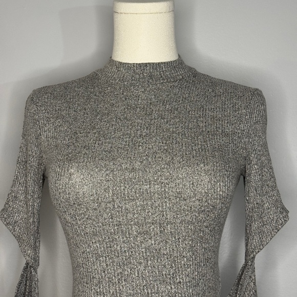 Heather Gray Open Sleeve Top - Picture 2 of 5